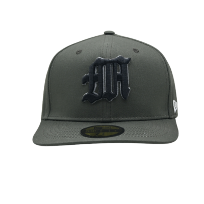 کلاه کپ طوسی طرح حرف D گوتیک