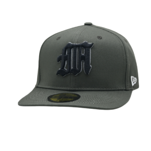 کلاه کپ طوسی طرح حرف D گوتیک